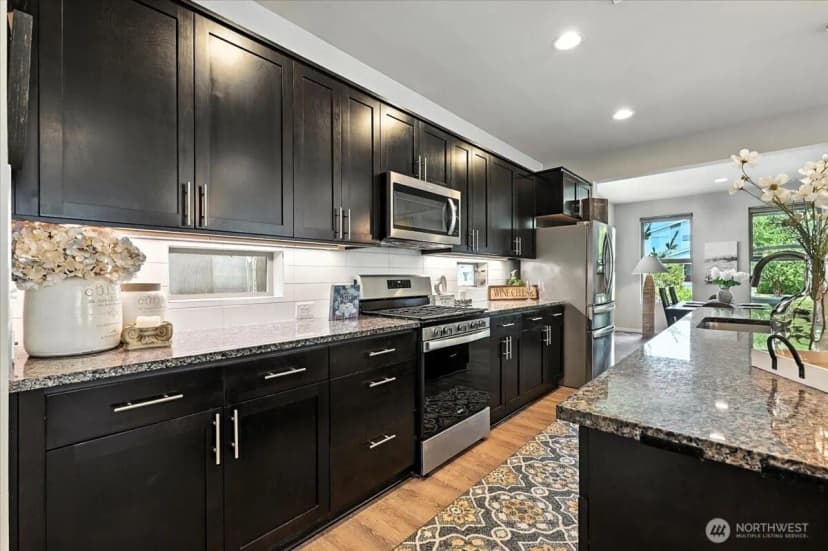 Property photo for 32986 Skyline Lane, Black Diamond photo 11