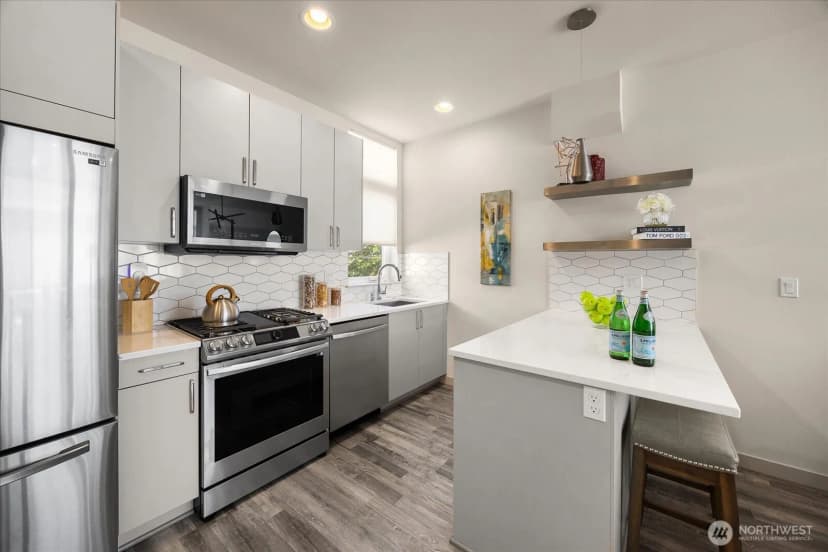 Property photo for 972 N Allen Place, Seattle photo 11