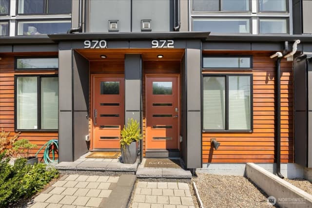Property photo for 972 N Allen Place, Seattle photo 4