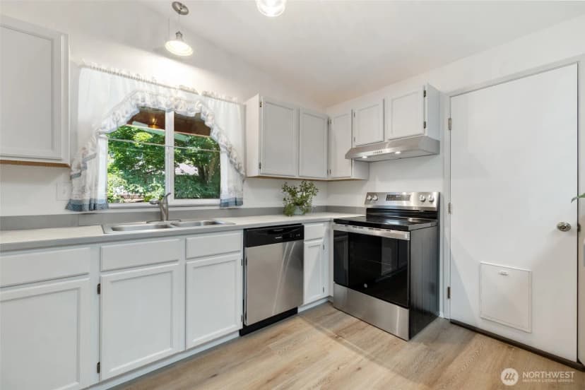 Property photo for 8003 Ne 145th Street, Kirkland photo 10