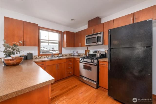 Property photo for 9007 18th Avenue Sw #a, Seattle photo 5