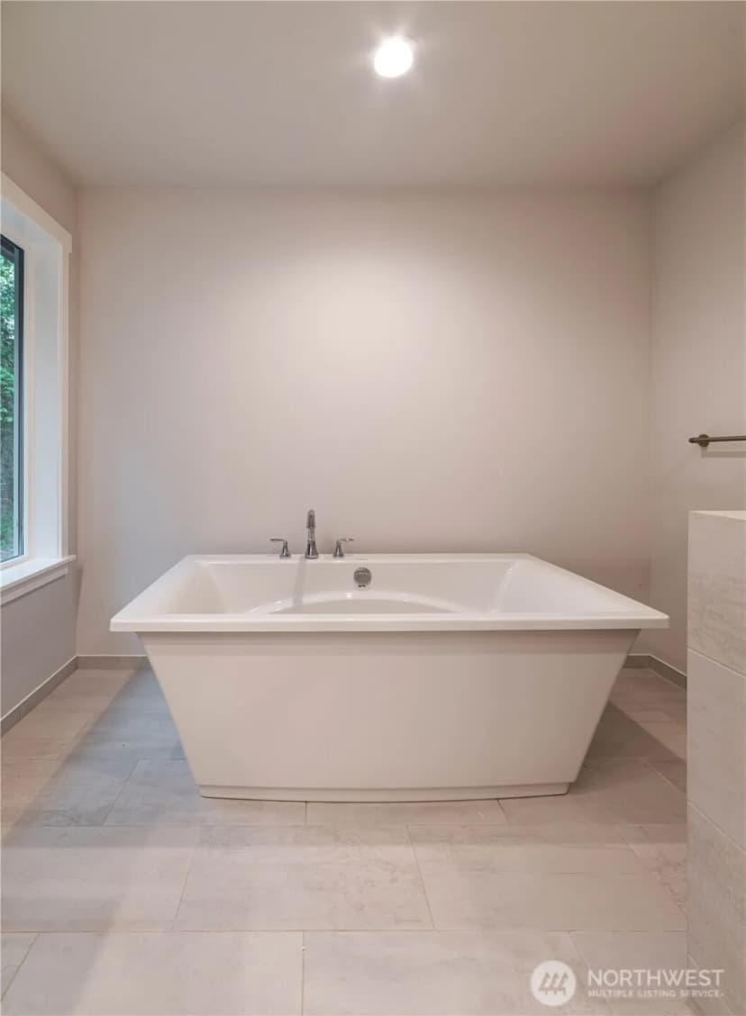 Property photo for 6981 Lakewood Park Lane, Anacortes photo 14