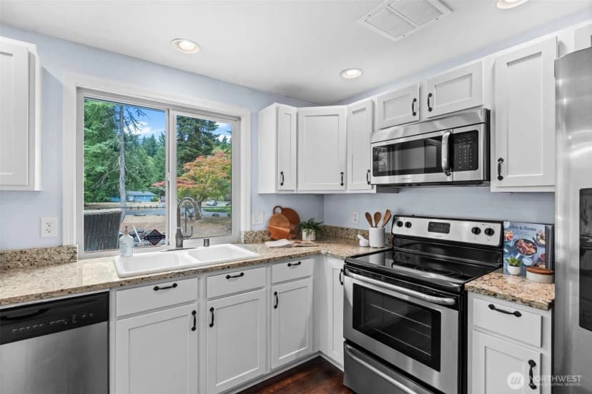 Property photo for 9307 Snowberry Circle W, University Place photo 18