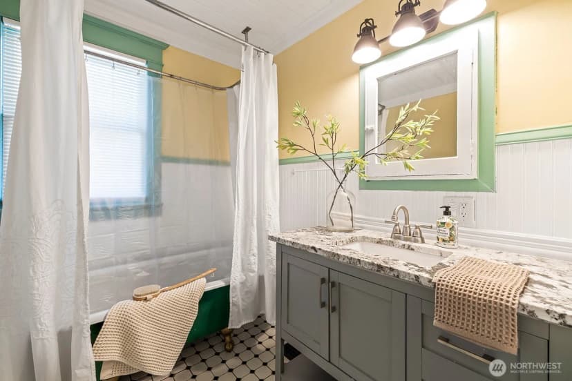 Property photo for 5250 46th Avenue Sw, Seattle photo 13