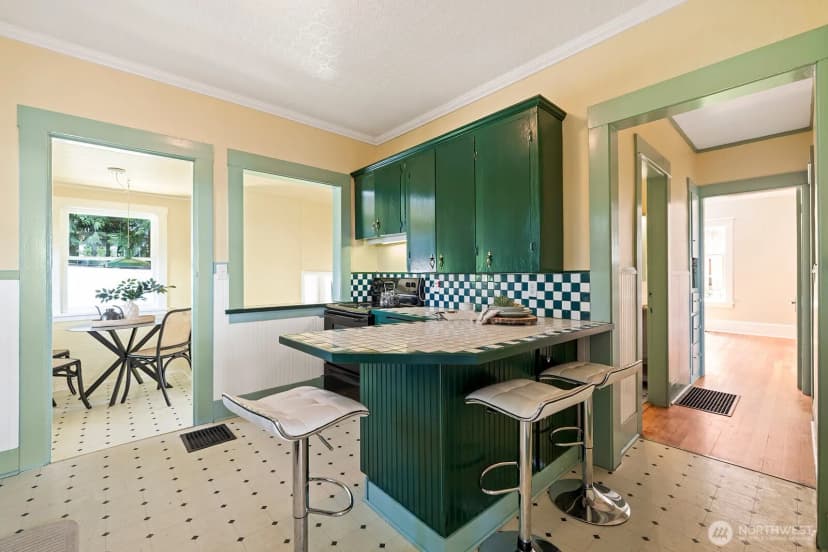 Property photo for 5250 46th Avenue Sw, Seattle photo 14