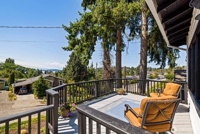 Property photo for 5250 46th Avenue Sw, Seattle photo 2