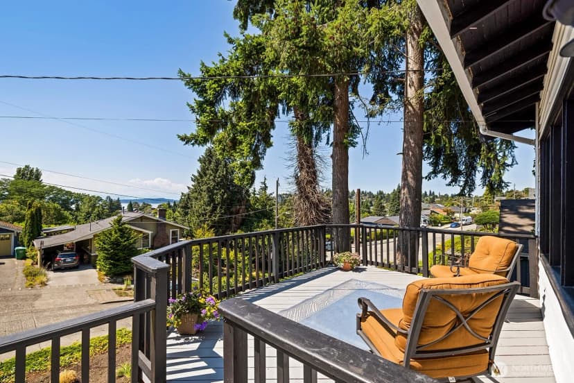 Property photo for 5250 46th Avenue Sw, Seattle photo 2