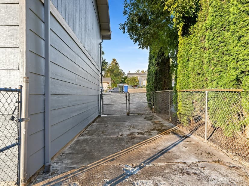 Property photo for 18851 129th Place Sw, Renton photo 35