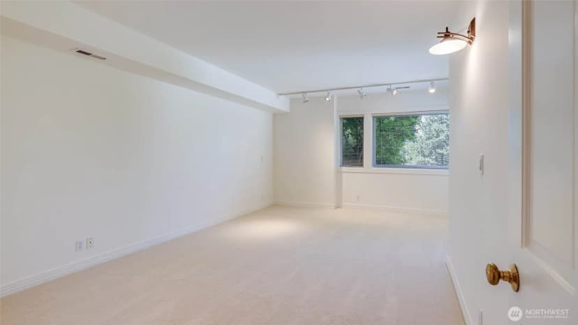 Property photo for 3304 81st Place Se #d, Mercer Island photo 31