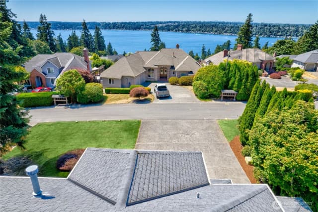 Property photo for 520 208th Avenue Ne, Sammamish photo 2