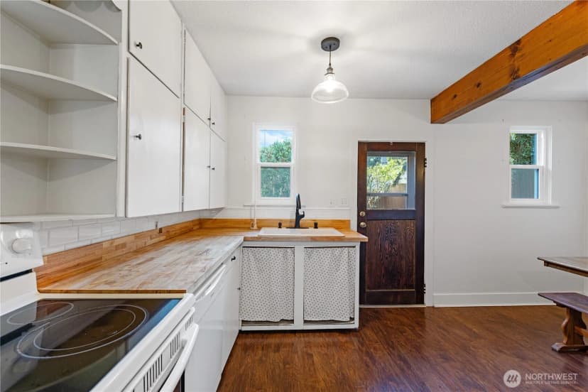 Property photo for 1413 14th St, Anacortes photo 13