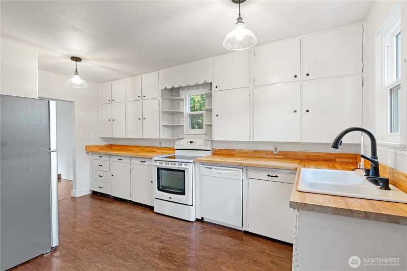 Property photo for 1413 14th St, Anacortes photo 15
