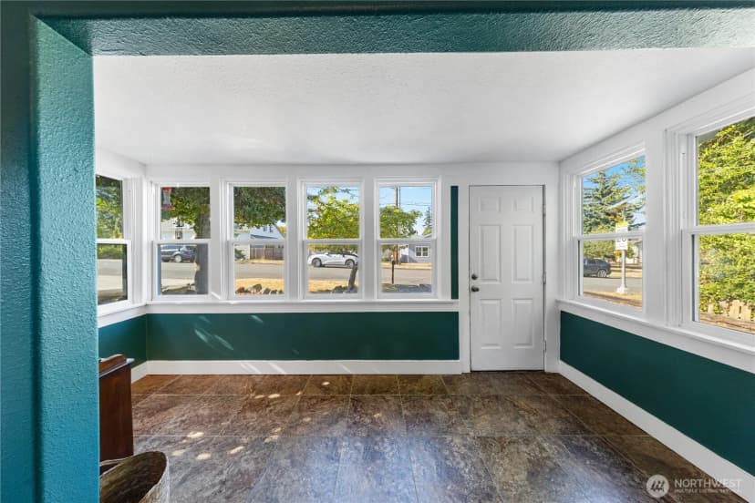Property photo for 1413 14th St, Anacortes photo 9
