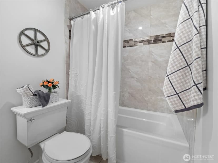 Property photo for 817 S 297th Place, Federal Way photo 15