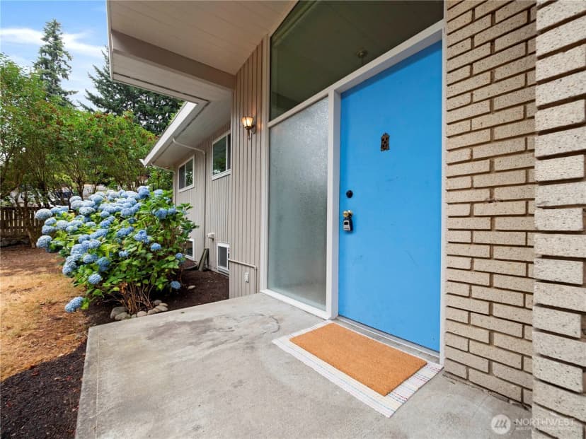 Property photo for 817 S 297th Place, Federal Way photo 2