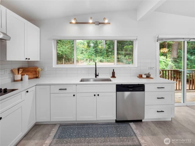 Property photo for 817 S 297th Place, Federal Way photo 5