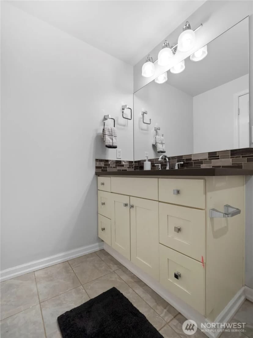 Property photo for 817 S 297th Place, Federal Way photo 14
