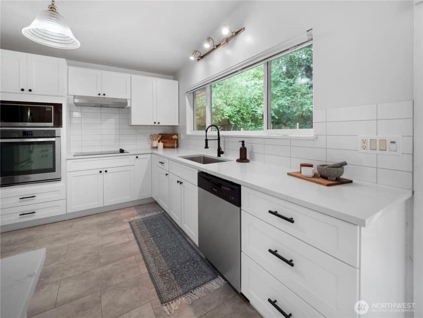 Property photo for 817 S 297th Place, Federal Way photo 4
