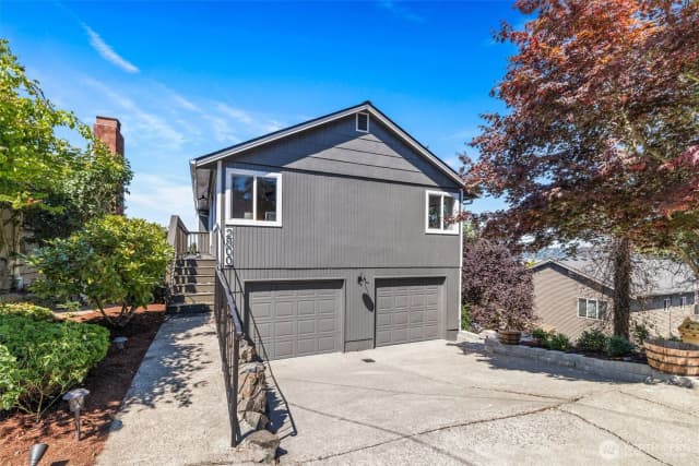 Property photo for 2800 W Elmore Place, Seattle photo 2