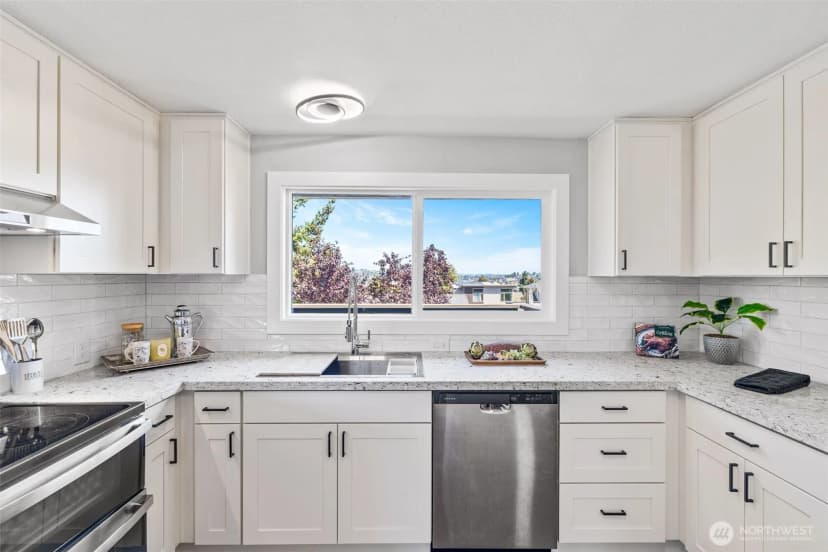 Property photo for 2800 W Elmore Place, Seattle photo 13