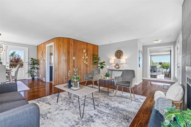 Property photo for 2800 W Elmore Place, Seattle photo 5