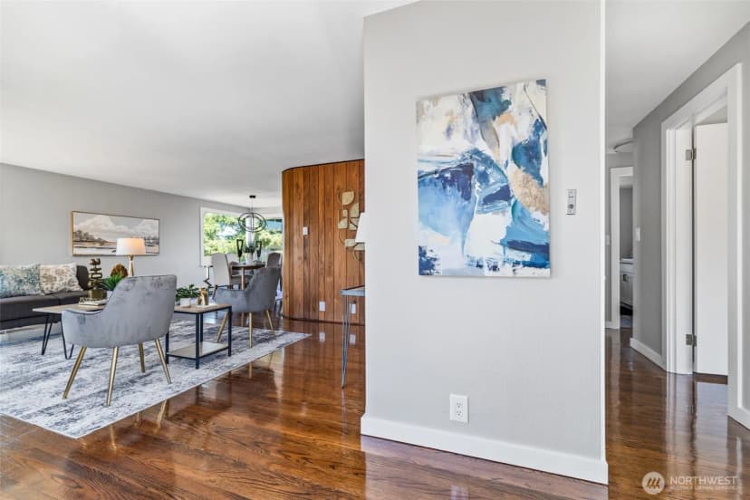 Property photo for 2800 W Elmore Place, Seattle photo 4
