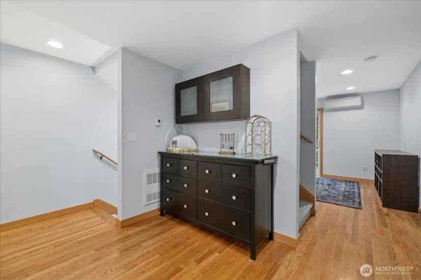 Property photo for 9748 4th Avenue Nw #b, Seattle photo 11