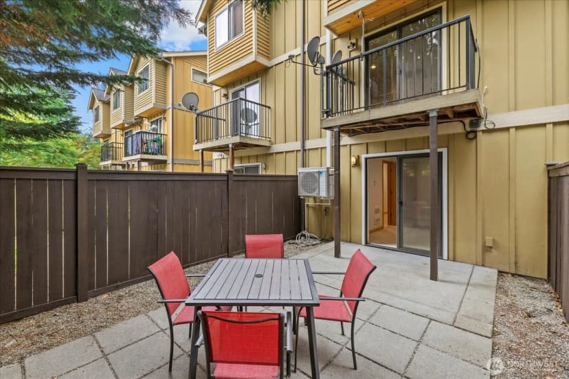 Property photo for 9748 4th Avenue Nw #b, Seattle photo 6