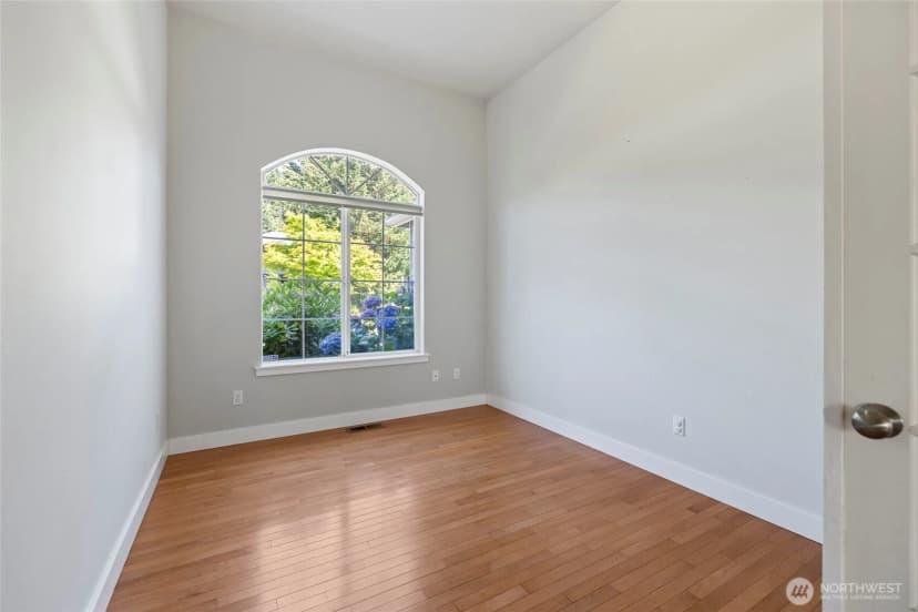 Property photo for 110 43rd Street, Bellingham photo 11