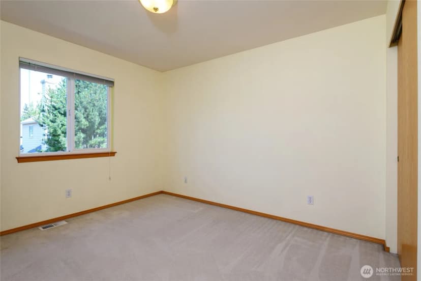 Property photo for 19516 5th Avenue S, Des Moines photo 27