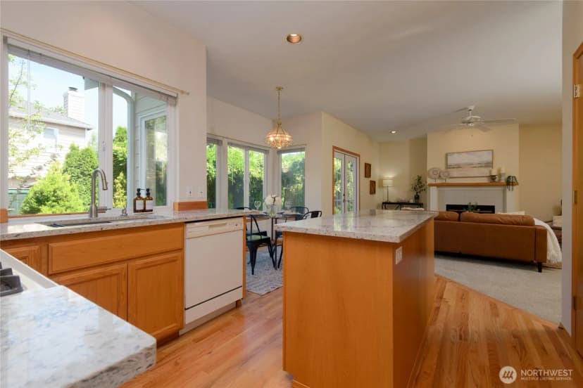 Property photo for 19516 5th Avenue S, Des Moines photo 10