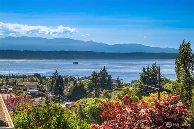 Property photo for 826 Maple Street, Edmonds photo 5