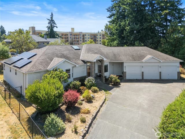Property photo for 1021 Sw 120th Street, Seattle photo 2