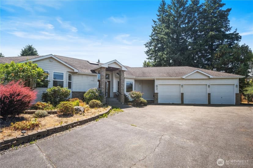 Property photo for 1021 Sw 120th Street, Seattle