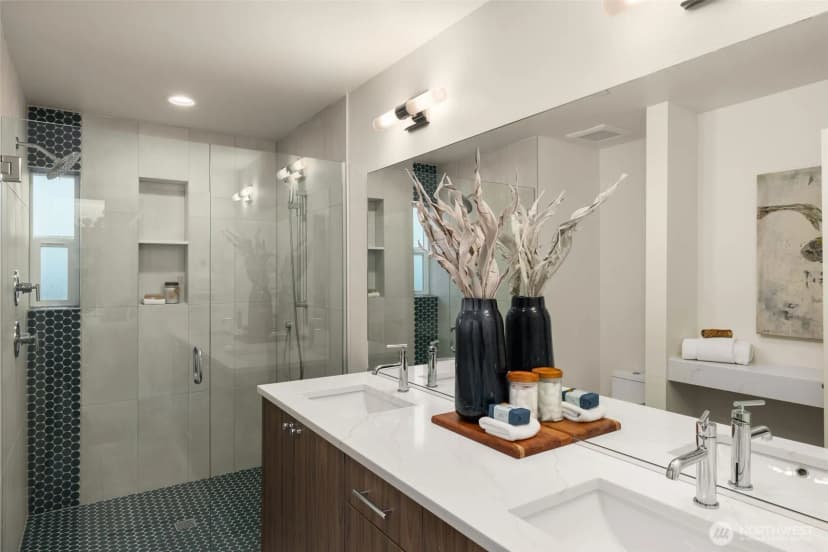 Property photo for 9215 Densmore Avenue N, Seattle photo 15