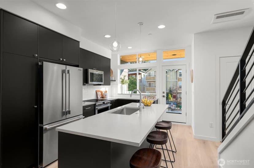 Property photo for 9215 Densmore Avenue N, Seattle photo 10