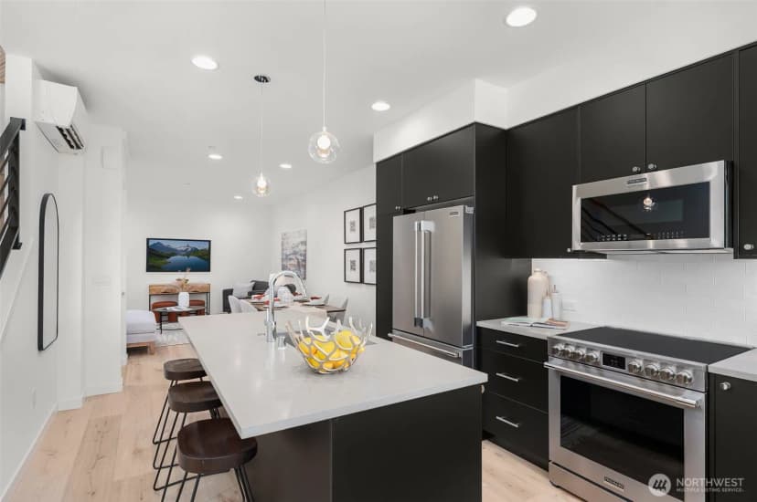 Property photo for 9215 Densmore Avenue N, Seattle photo 12