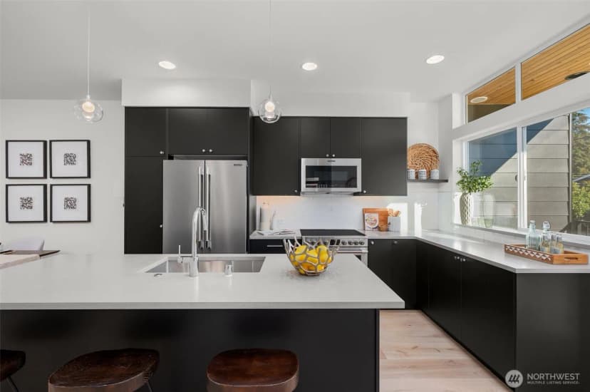 Property photo for 9215 Densmore Avenue N, Seattle photo 11