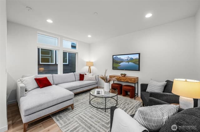 Property photo for 9215 Densmore Avenue N, Seattle photo 4