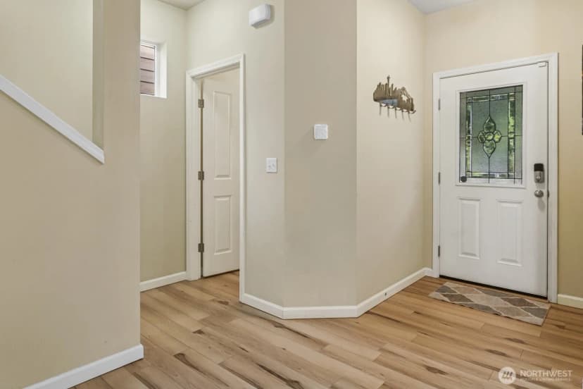Property photo for 7605 Columbia Way Ne, Lacey photo 2