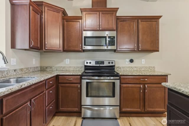 Property photo for 7605 Columbia Way Ne, Lacey photo 5