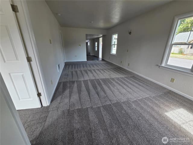 Property photo for 201 S 9th Avenue, Kelso photo 4