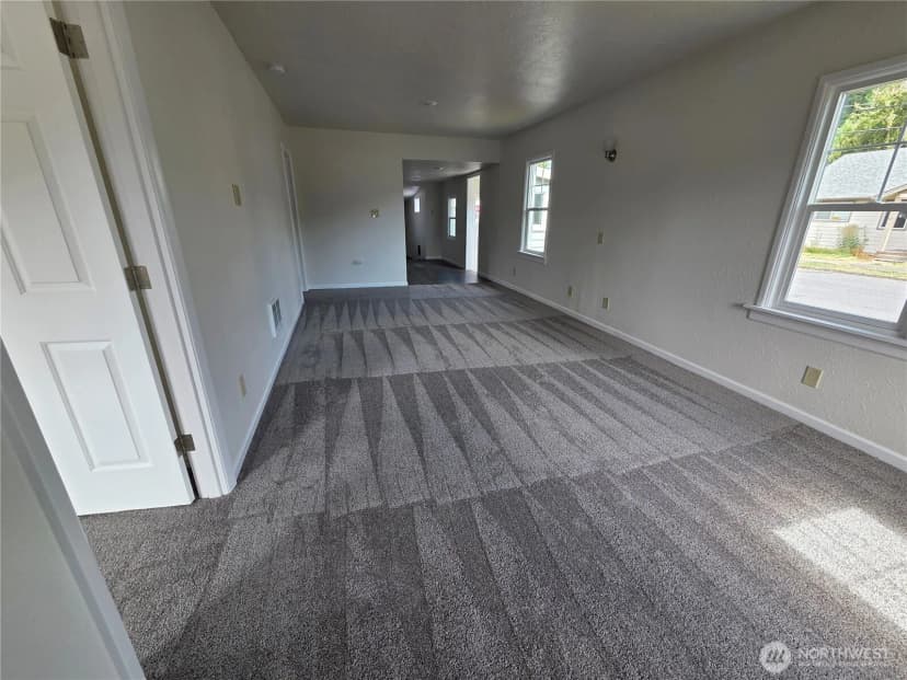Property photo for 201 S 9th Avenue, Kelso photo 4