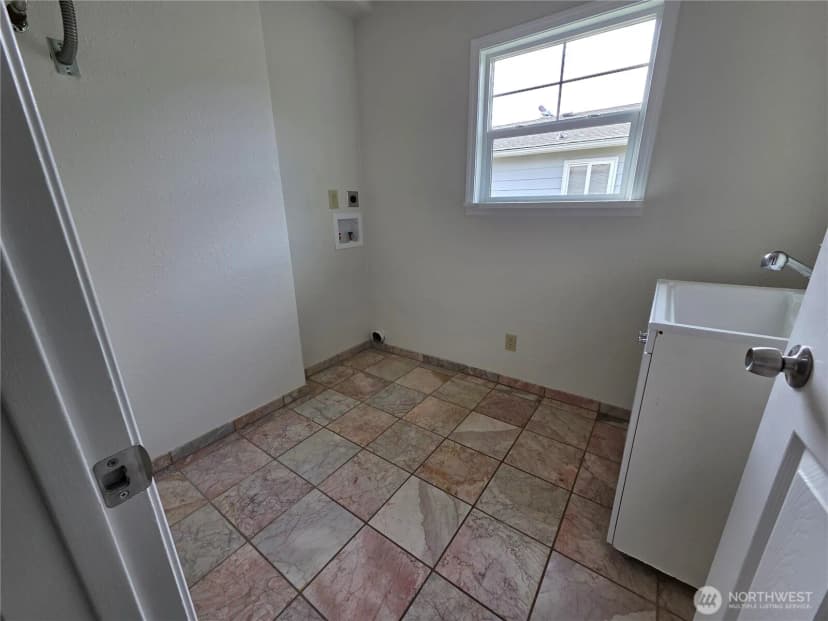 Property photo for 201 S 9th Avenue, Kelso photo 7