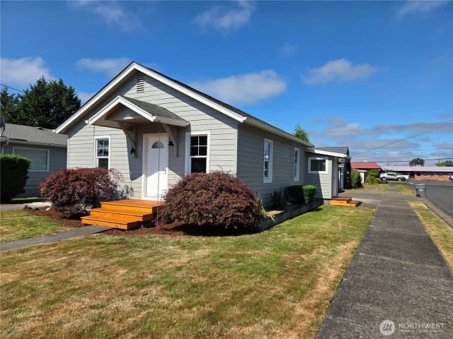 Property photo for 201 S 9th Avenue, Kelso