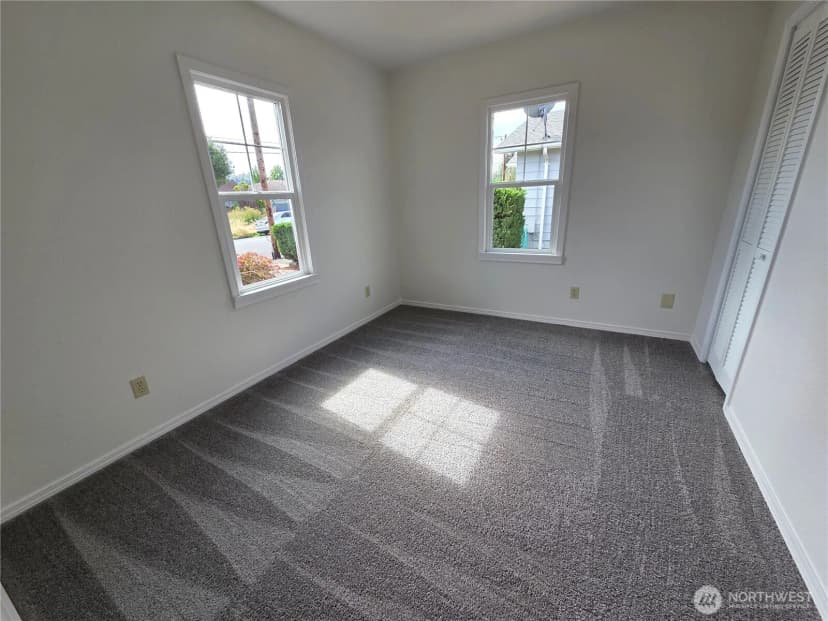 Property photo for 201 S 9th Avenue, Kelso photo 6
