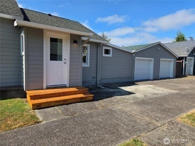 Property photo for 201 S 9th Avenue, Kelso photo 3
