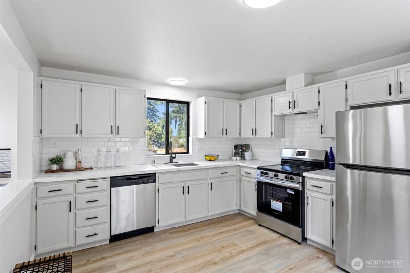 Property photo for 14026 Wallingford Avenue N, Seattle photo 9