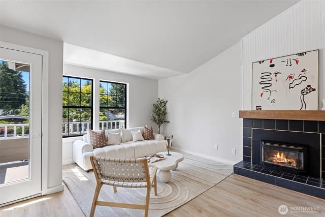 Property photo for 14026 Wallingford Avenue N, Seattle photo 4