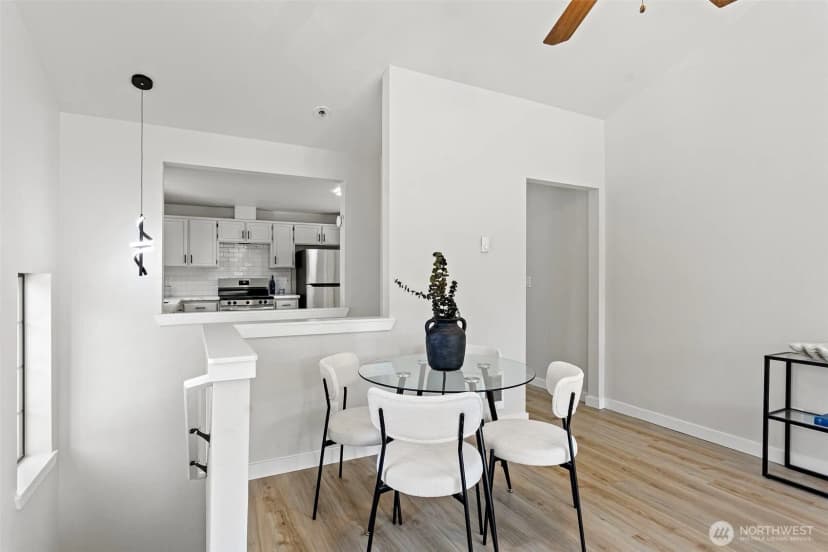 Property photo for 14026 Wallingford Avenue N, Seattle photo 8